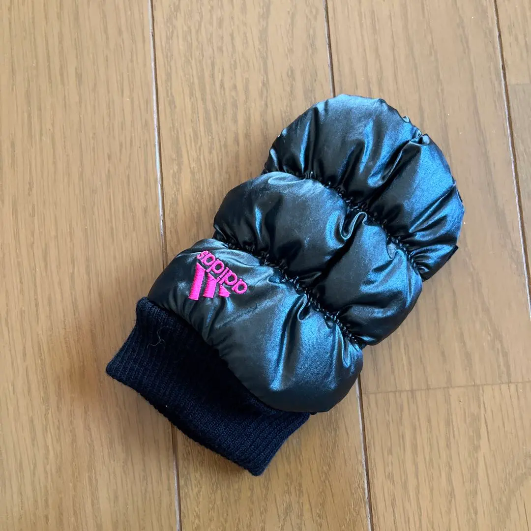 Thumbnail of Black down-style golf glove