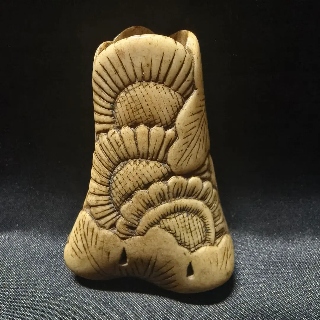 江戶根付 提物 鹿骨細工 向日葵 東洋雕刻 美術緒締 印籠胴亂煙管煙草入 骨董 的縮圖