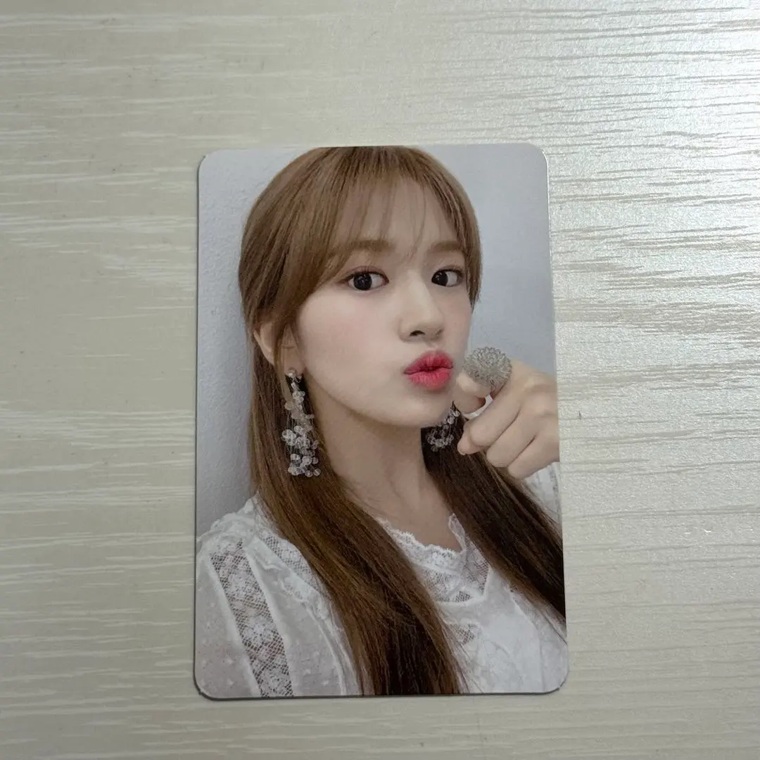 Thumbnail of Yujin IZ*ONE trading card