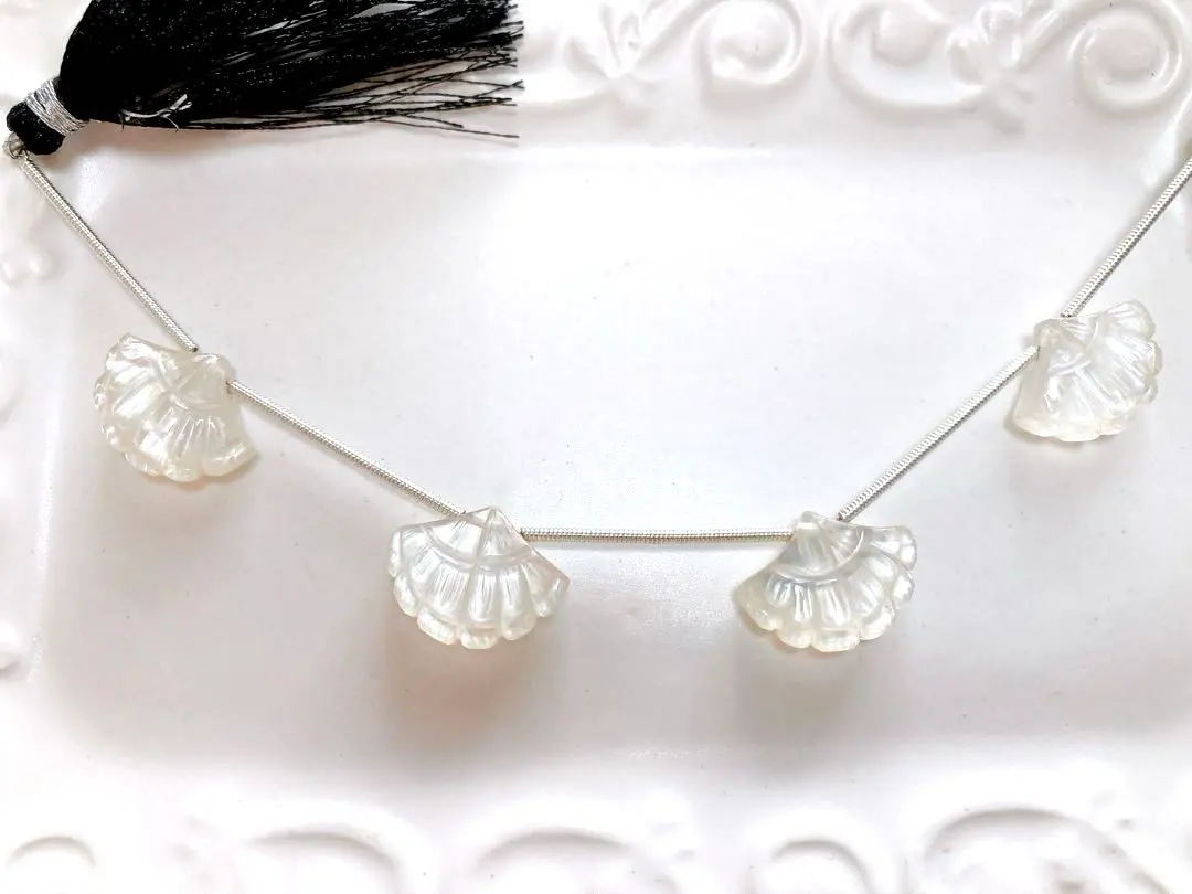 マザーオブパールと水晶トリプレットシェル型カービングピアスチャーム☆ 2025年最新】マザーオブパール トリプレットの人気アイテム - メルカリ