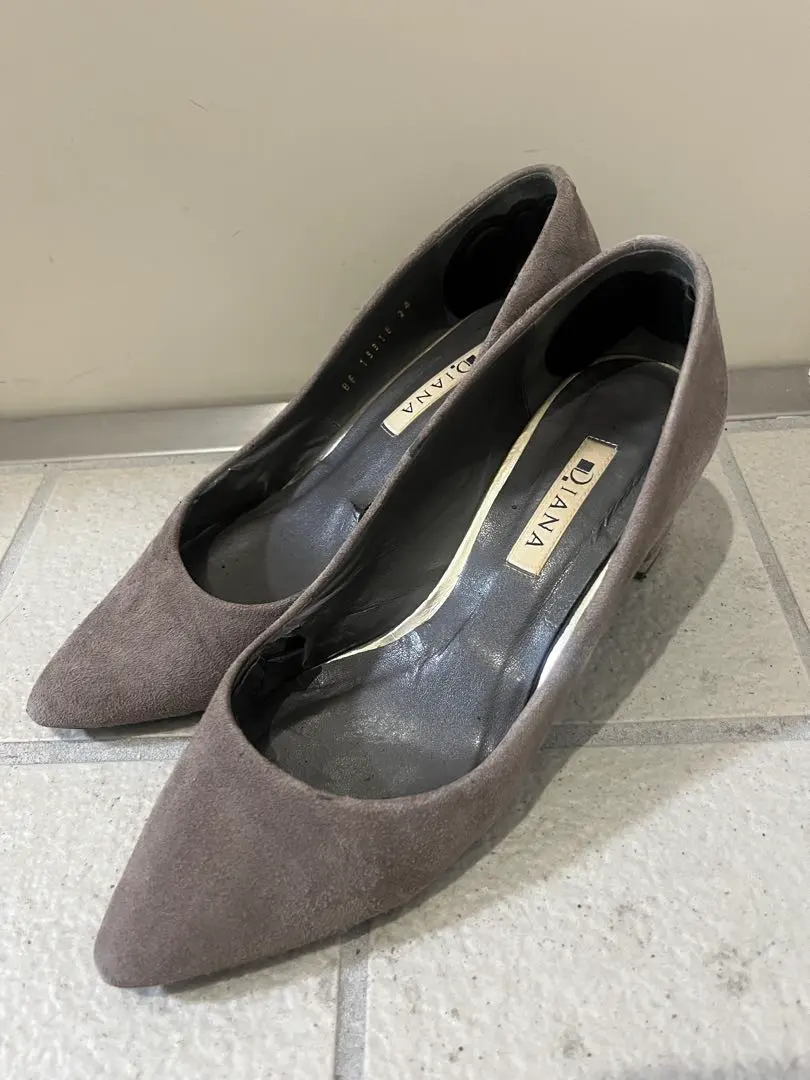 Thumbnail of Gray Suede Pointed Toe Pumps