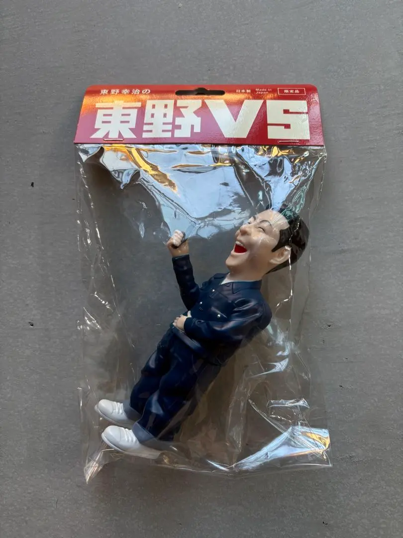 【東野vs】東野幸治のミニソフビ人形　キラキラステッカー付き✨ 東野VS ソフビとステッカーセット - メルカリ