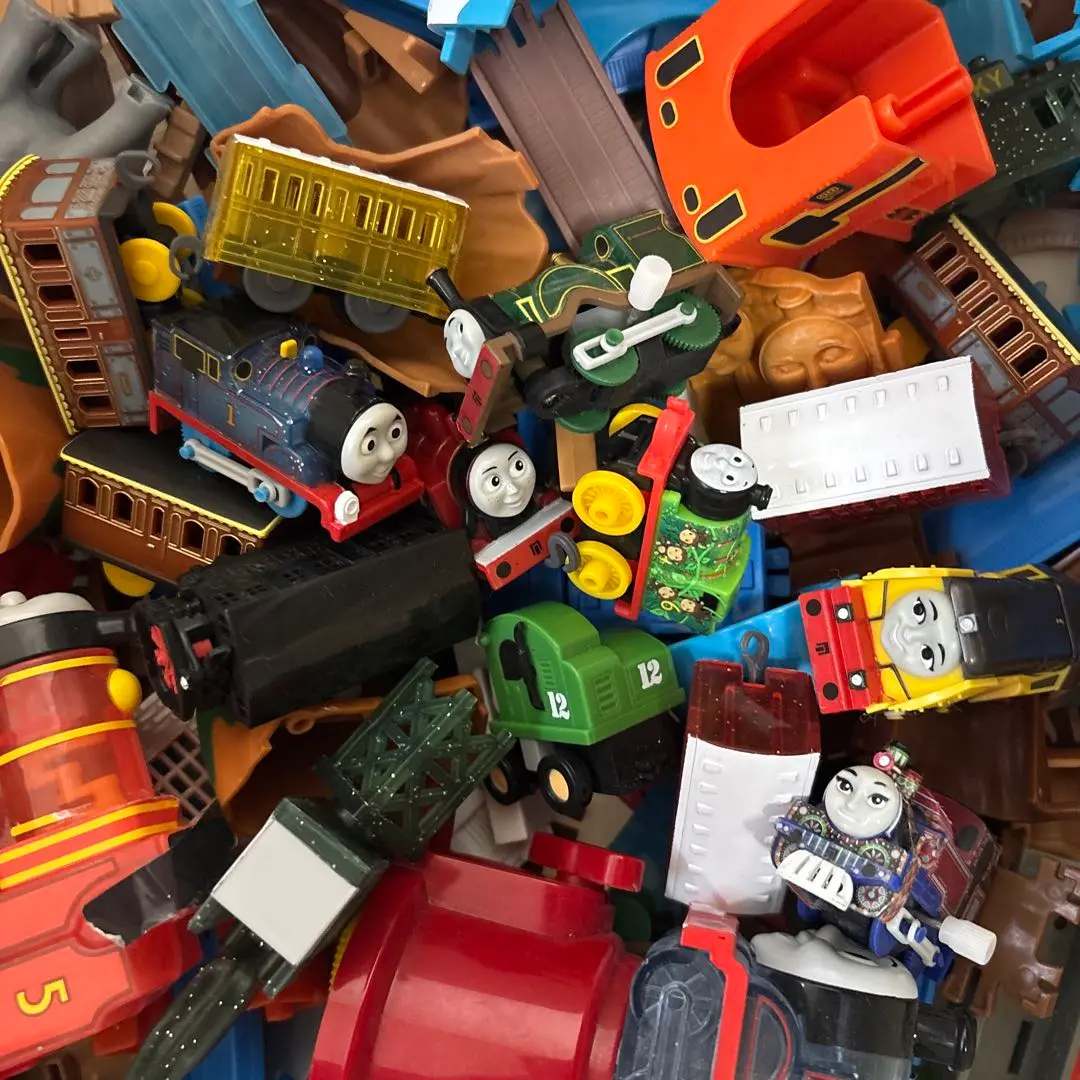 【當垃圾處理】湯瑪士 小火車 轉蛋 扭蛋 玩具 總匯 的縮圖