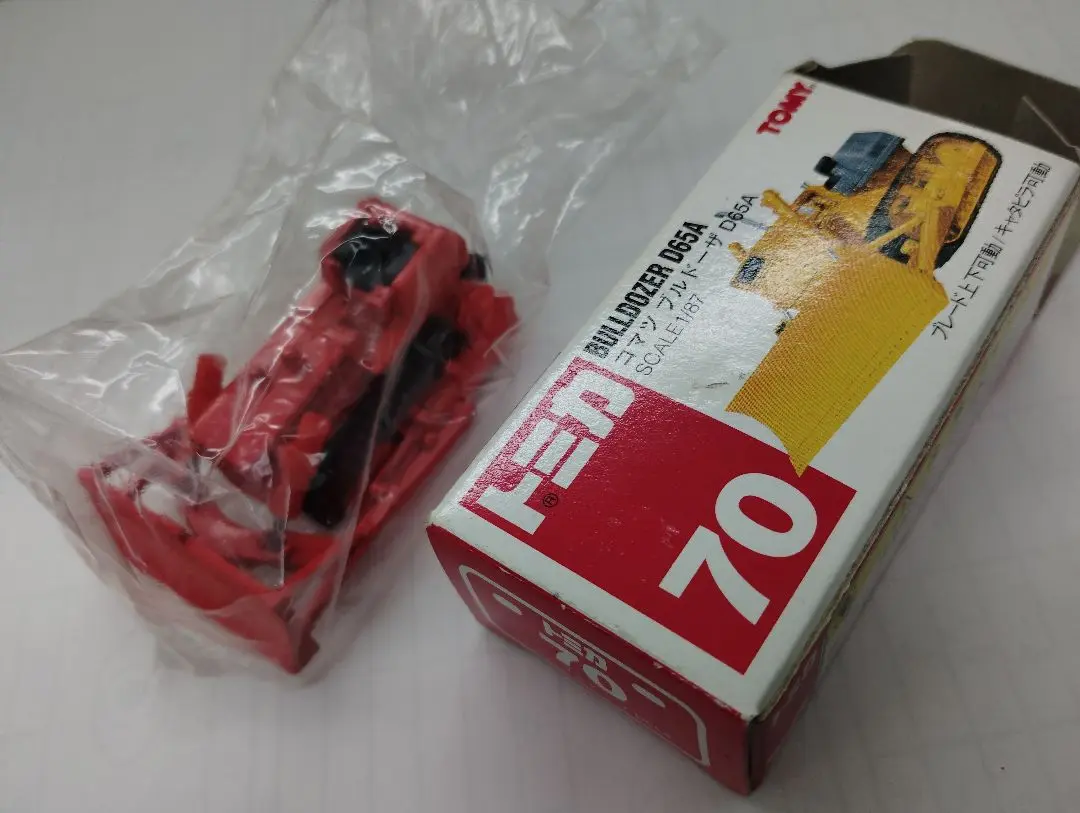 非売品 トミカ 赤箱70 コマツ ブルドーザ D65A 金メッキ 非売品 トミカ 赤箱70 コマツ ブルドーザ D65A 金メッキ - メルカリ