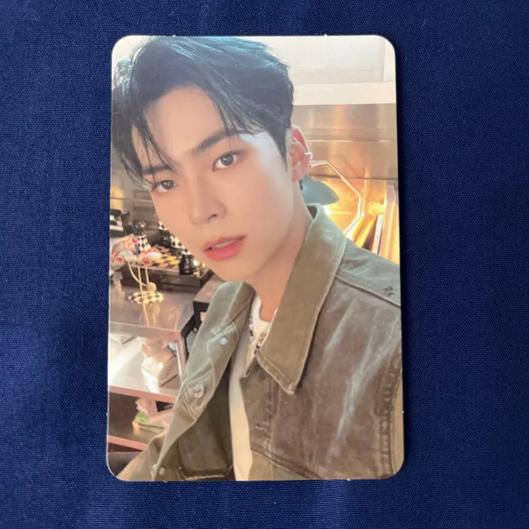 Thumbnail of Hanbin (Zerobaseone) photo card, youth in the shade