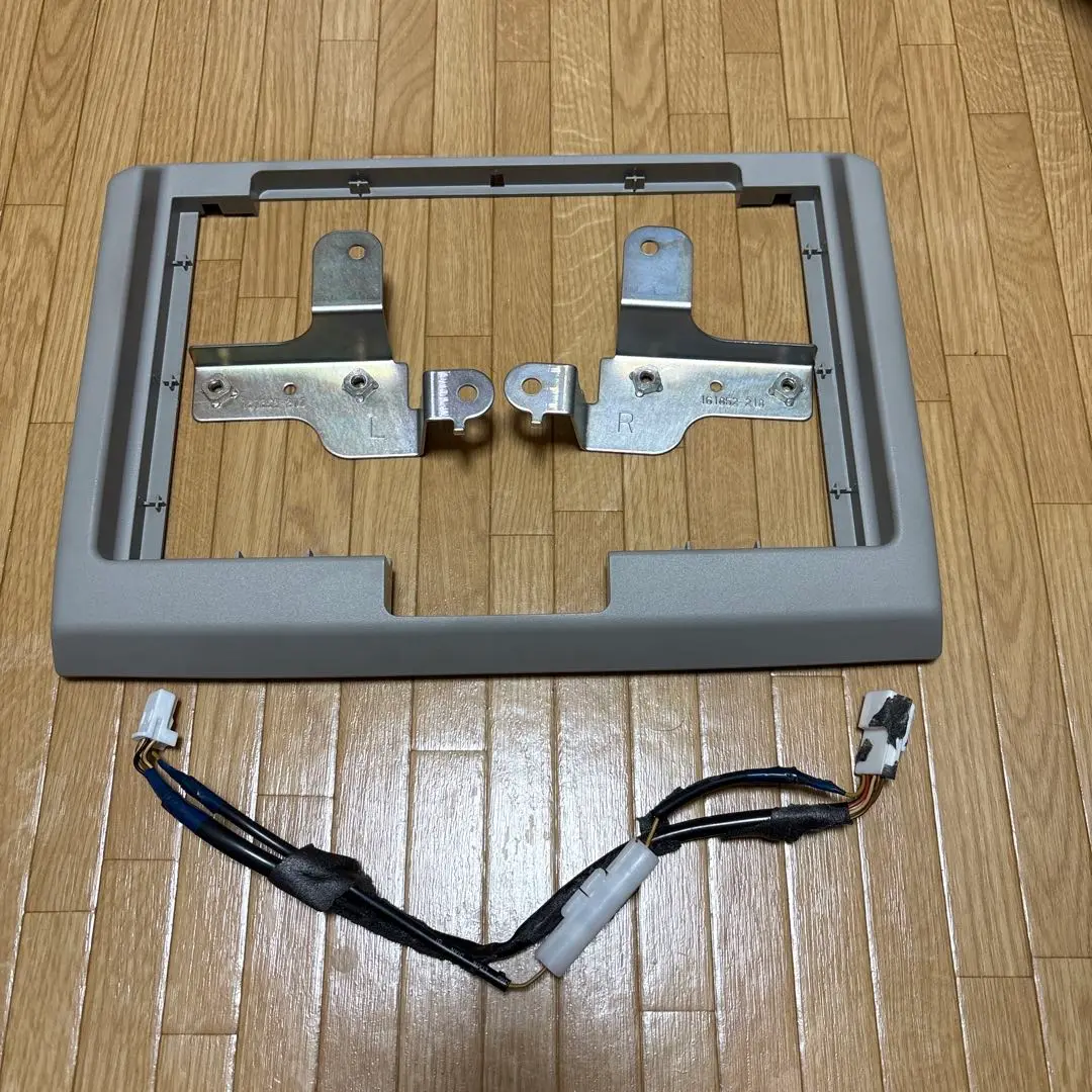 【わた0406】トヨタ 純正 フリップダウンモニター V12T-R66C わた0406様専用】トヨタ 純正 フリップダウンモニター V12T-R66C