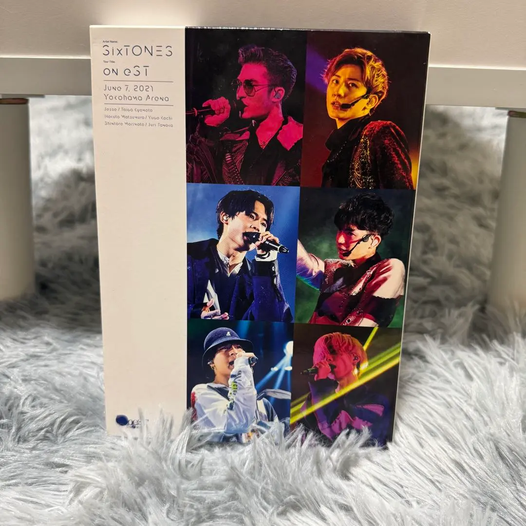 SixTONES on eST 初回限定盤 的縮圖