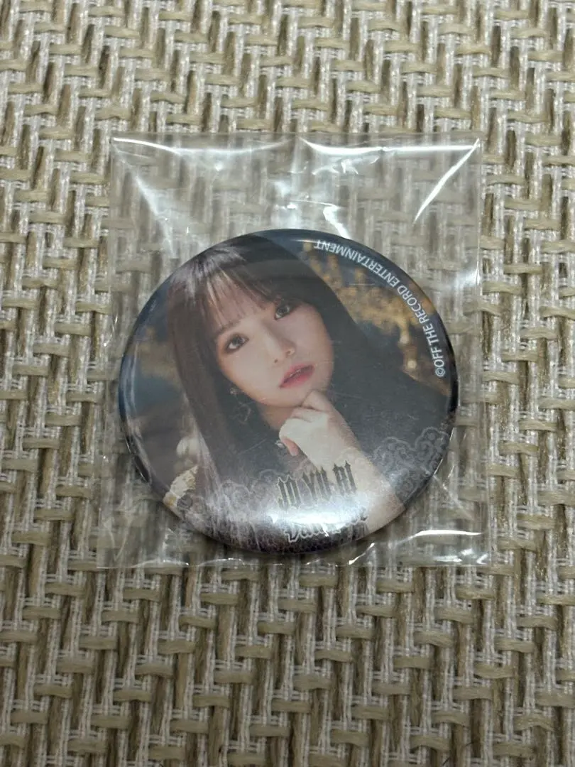 Thumbnail of Yuri IZ*ONE can badge, Jo Yu-ri