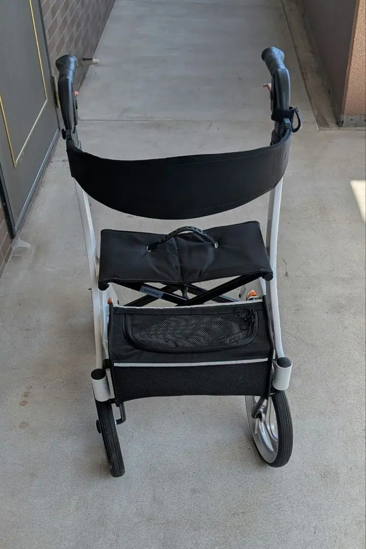 【未使用品】歩行器 カワムラサイクル KW40 カワムラサイクル】四輪歩行器 KW40 【シルバーカー通販のYUA】