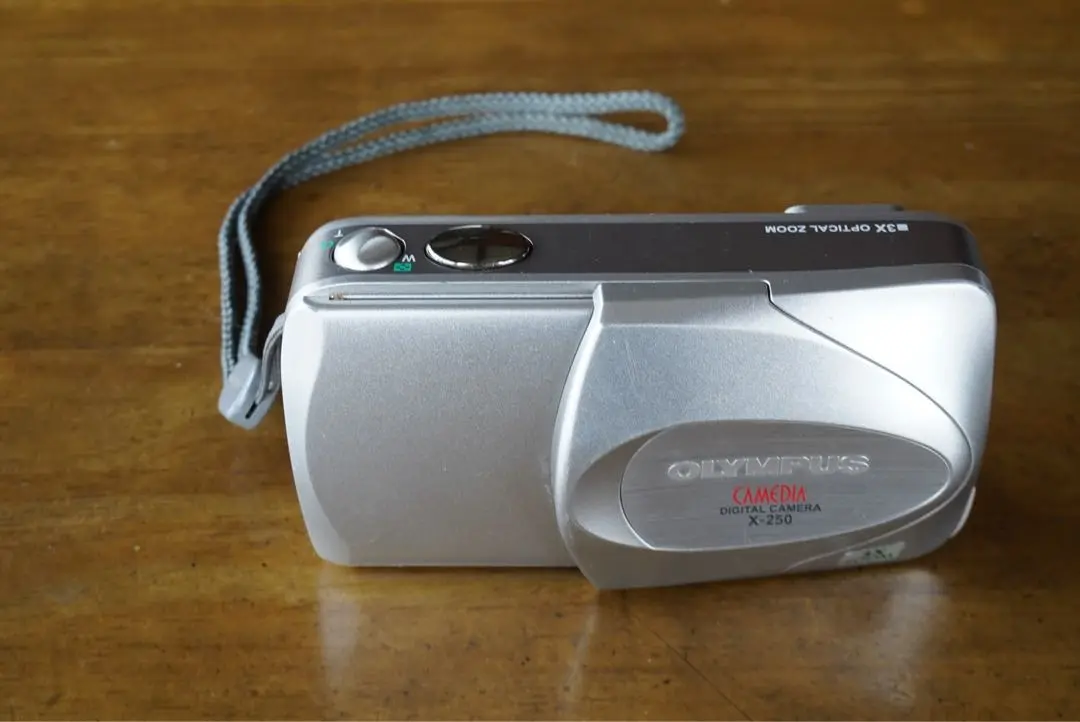 OLYMPUS オリンパス CAMEDIA X-250 三脚付き OLYMPUS オリンパス CAMEDIA X-250 三脚付き