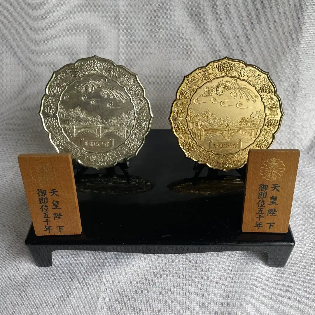 天皇陛下 御在位50年記念 純銀メダル 純銀コイン造幣局製（昭和天皇） 2025年最新】天皇陛下 50年 純銀の人気アイテム - メルカリ