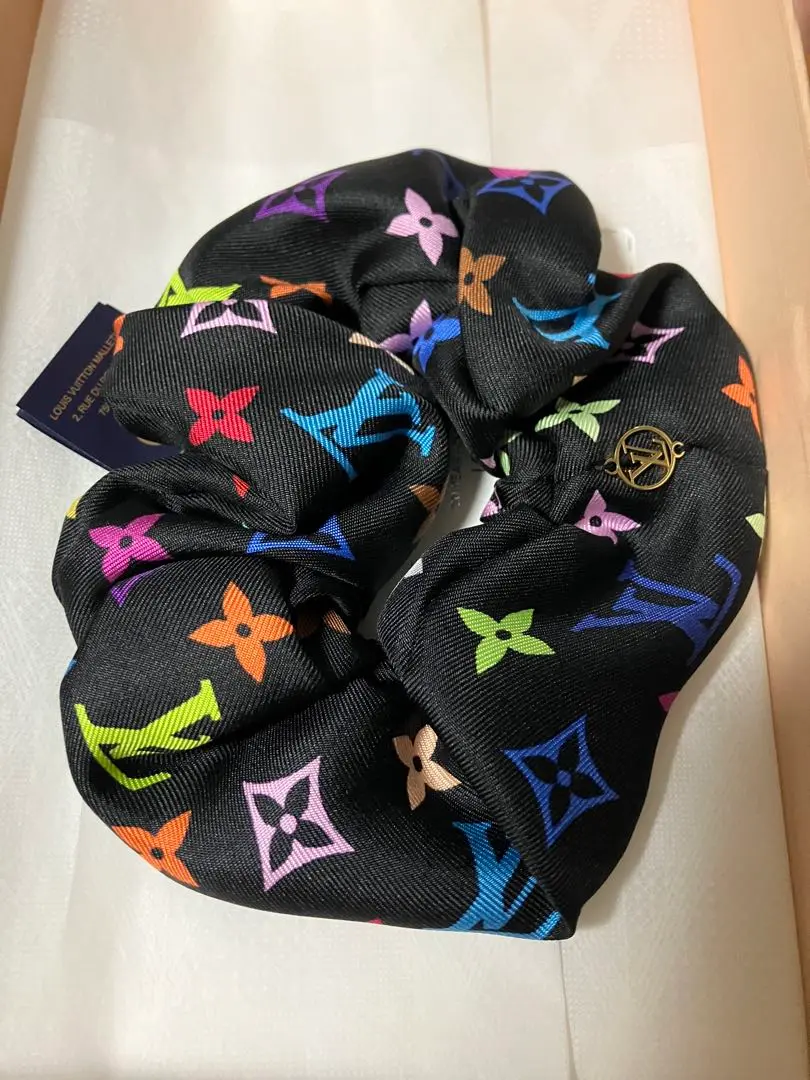 ルイヴィトン✨リボン付きヘアゴム シュシュ【新品】村上隆　チェリーブロッサム louis-vuitton-lv-x-tm-monogram