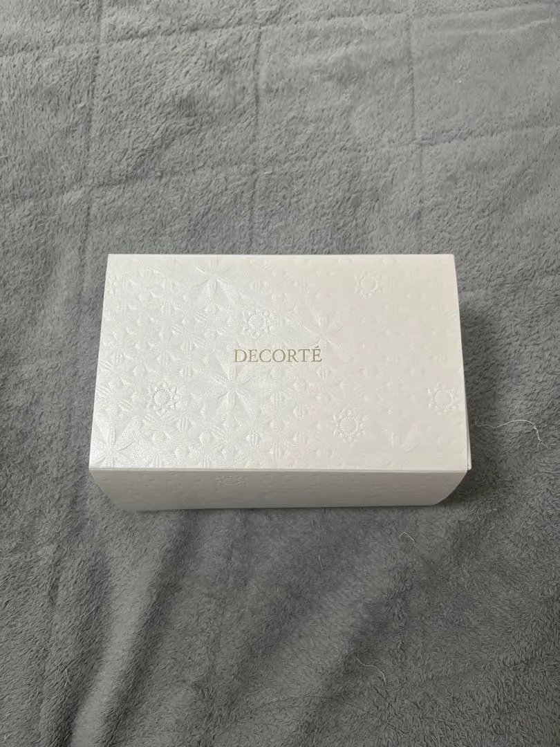 Thumbnail of DECORTE Gift Box White