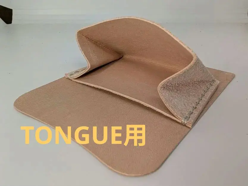 【未使用新品】ワイルドスワンズ　タング　ノボナッパゴールド　型押しサドルキャメル 未使用新品】ワイルドスワンズ タング ノボナッパゴールド 型