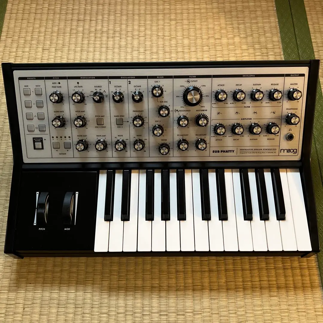週末特価！Moog Sub Phattyシンセ25鍵一部訳有送料込みです。 週末特価！Moog Sub Phattyシンセ25鍵一部訳有送料込みです。