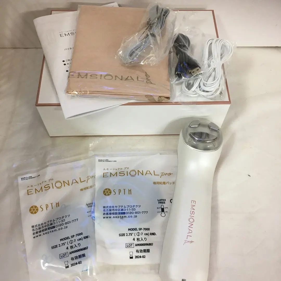 SaleセプテムエモーショナルプロEMS美顔器⬜超美品⬜　新品パッド6枚付き SaleセプテムエモーショナルプロEMS美顔器⬜超美品⬜ 新品パッド