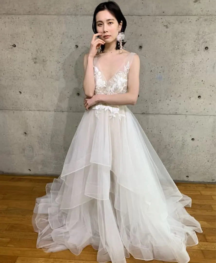 ティアードフリルドレス　前撮り　美品 2025年最新】ティアードフリル刺繍ウェディングドレスの人気