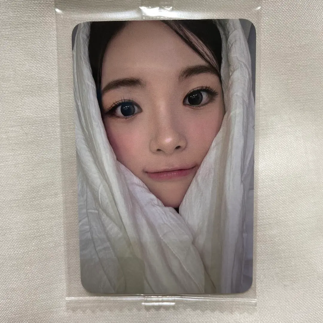Thumbnail of hearts2hearts ktown4u lucky draw trading card YUHA