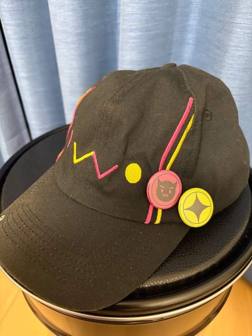 ホロライブ 常闇トワ 2020 ビビモチーフキャップ 缶バッジセット ホロライブ 常闇トワ 2020 ビビモチーフキャップ 缶バッジセット