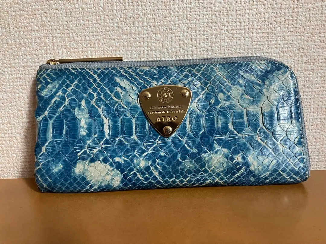 ATAO 長財布 ヘビ革 パイソン　デニムブルー　希少カラー ATAO 長財布 ヘビ革 パイソン デニムブルー 希少カラー - メルカリ