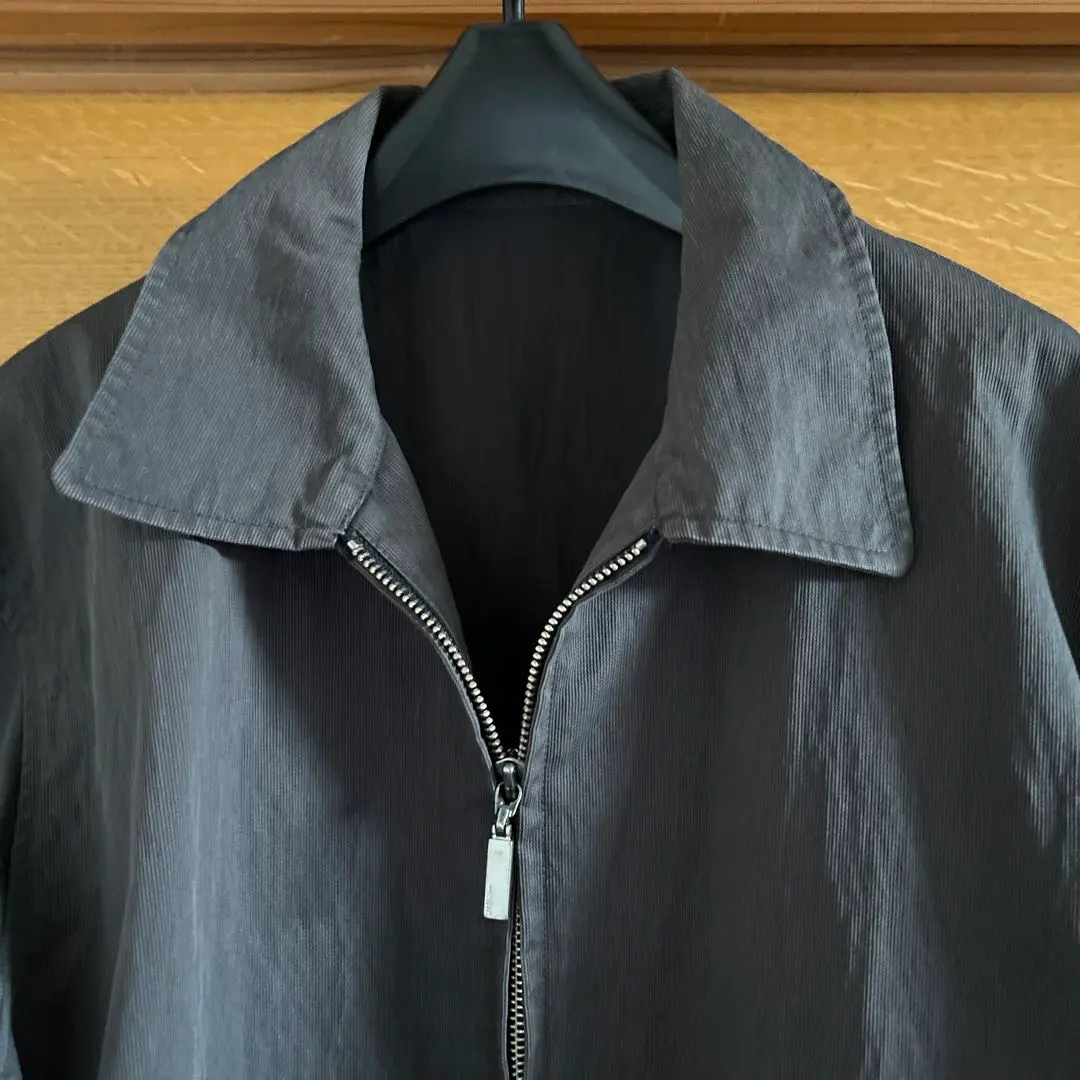 灰色拉鍊外套 的縮圖