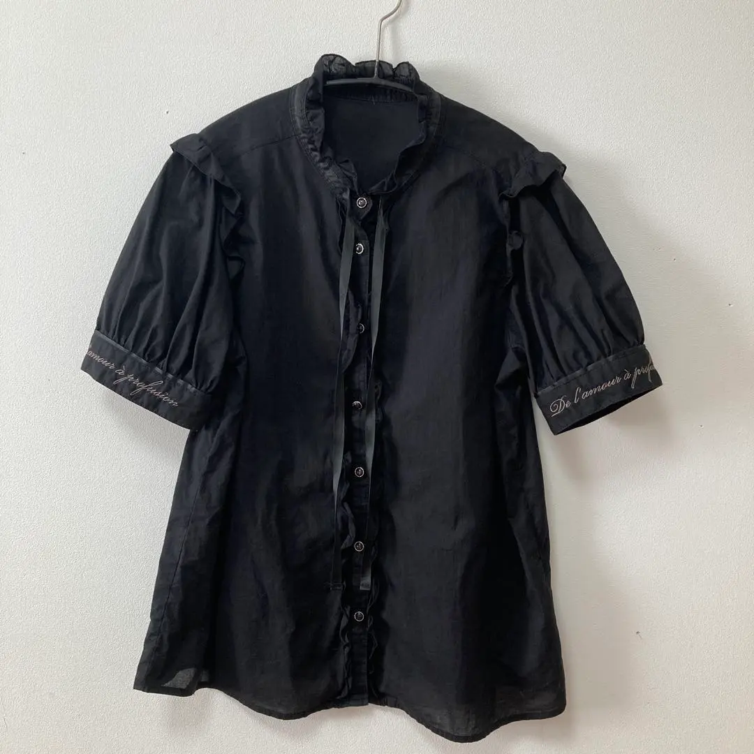 附荷葉邊黑色襯衫 F 碼 的縮圖