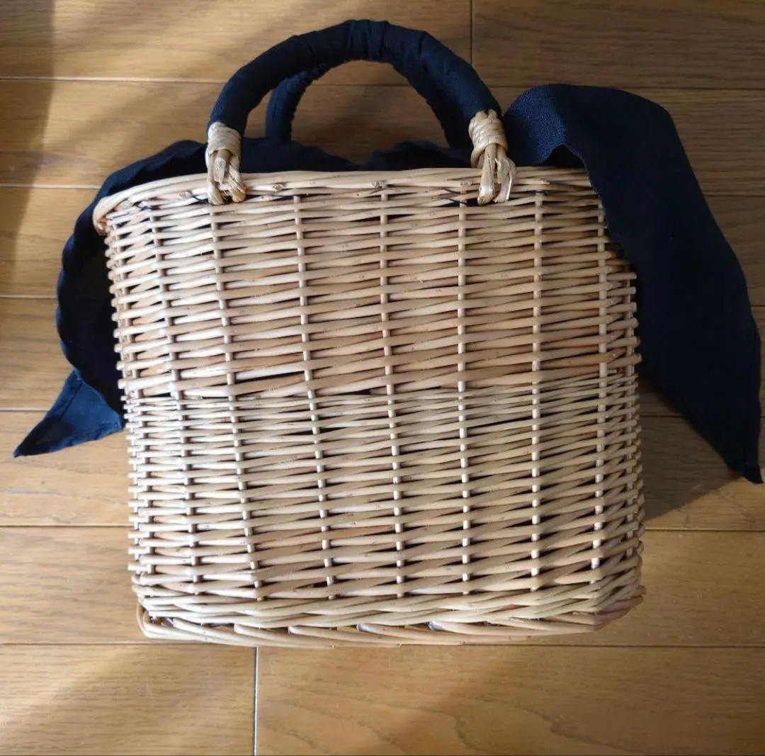 藤製海軍藍色內袋手提籃 的縮圖