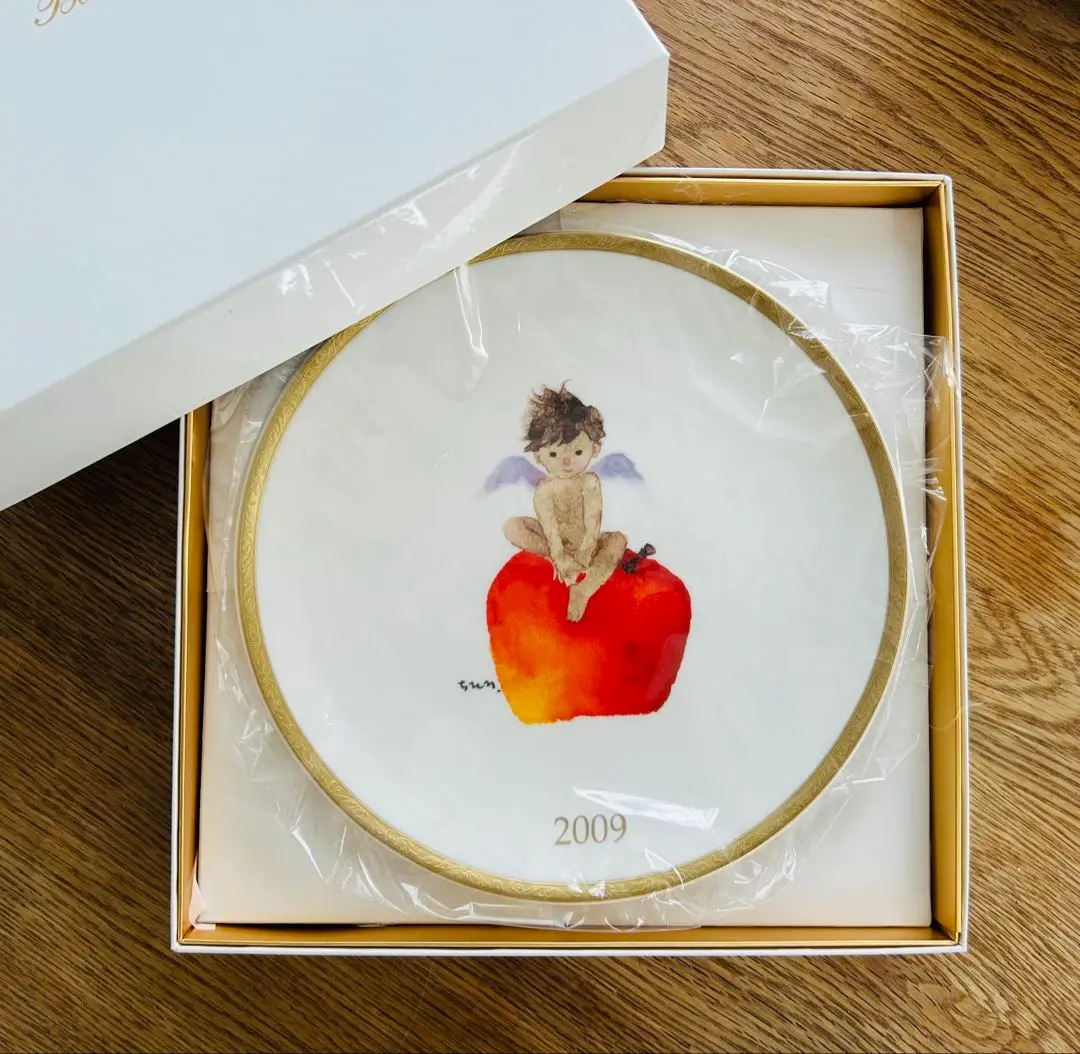いわさき　ちひろさんイヤープレート　ナルミボーンチャイナ 洋食器のNARUMIいわさきちひろ 没後50年 イヤーズプレート＆マグ
