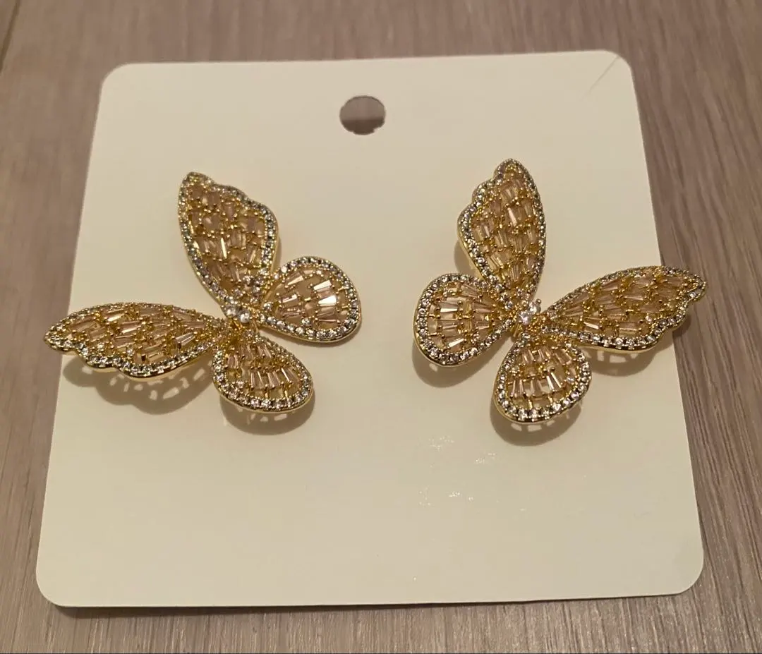 Thumbnail of 【Excellent Condition】Bridal Accessories for the Bride (Butterfly Earrings & Ribbon)