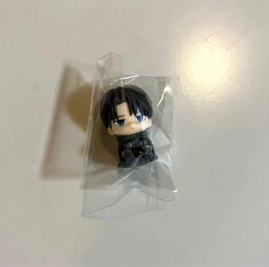 進擊的巨人 轉蛋 痴痴等待 利威爾 的縮圖