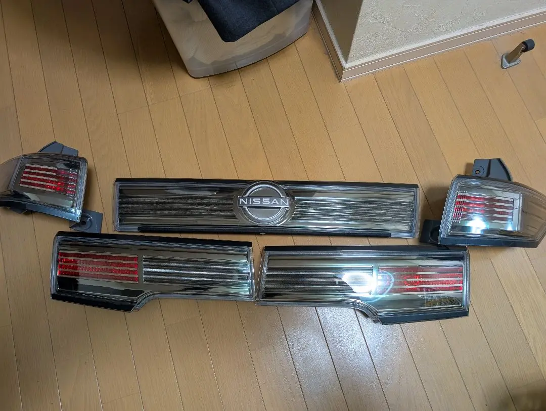 E51エルグランド アッパーテール 純正加工品10連○テール スモークカバー付き E51エルグランド アッパーテール 純正加工品10連○テール
