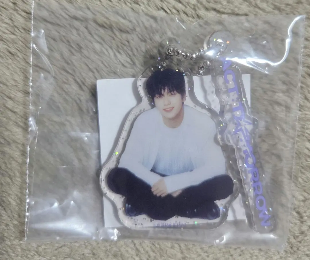 Thumbnail of Soobin, TOMORROW X TOGETHER TXT, Sitting Keyholder