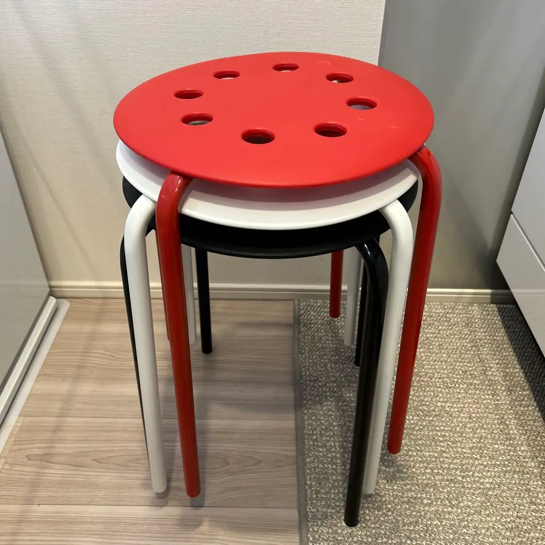 ▽ 8脚セット 2色　ブラックｘレッド IKEA 丸椅子 スツール MARIUS marius-stool-