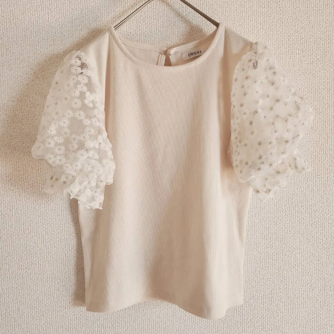 Thumbnail of INGNI (M) Ribbed Floral Sheer Puff Sleeve Short Sleeve Top / Elegant / Spring & Summer