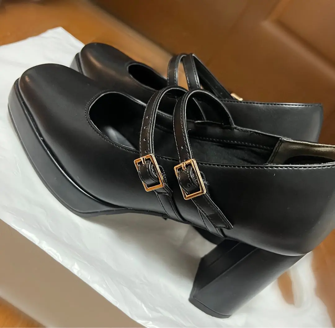 Thumbnail of Black platform high heels, size M