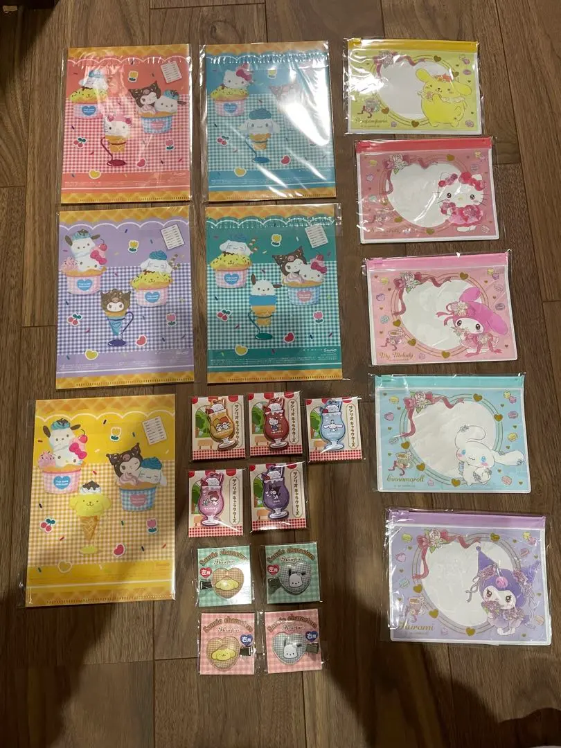 Thumbnail of Seven-Eleven Limited Sanrio Goods Set - 19 Items