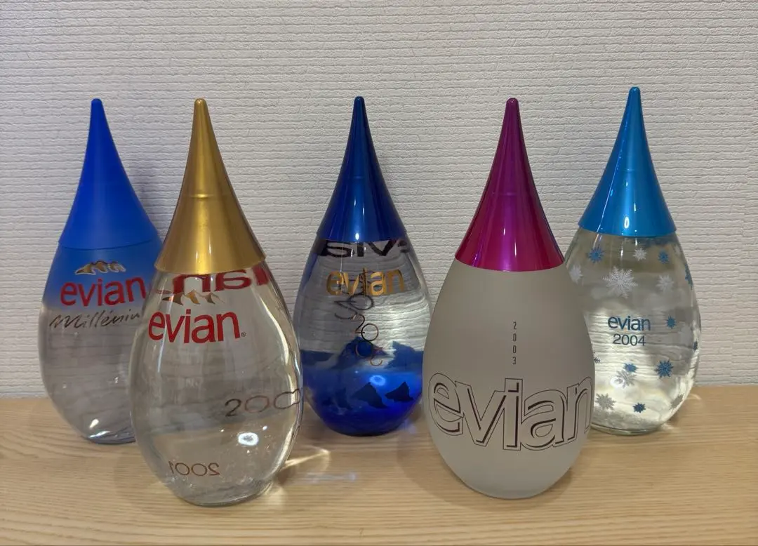 エビアン イヤーボトル 1995-1998年セット エビアン イヤーボトル 1995-1998年セット - メルカリ
