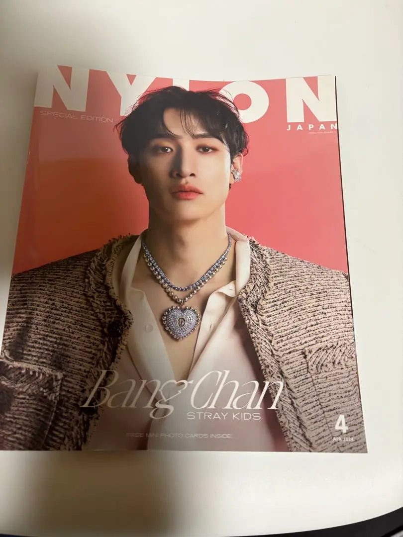 バンチャン スワロフスキー ネックレス定価26,400円 ＋ 雑誌 NYLON