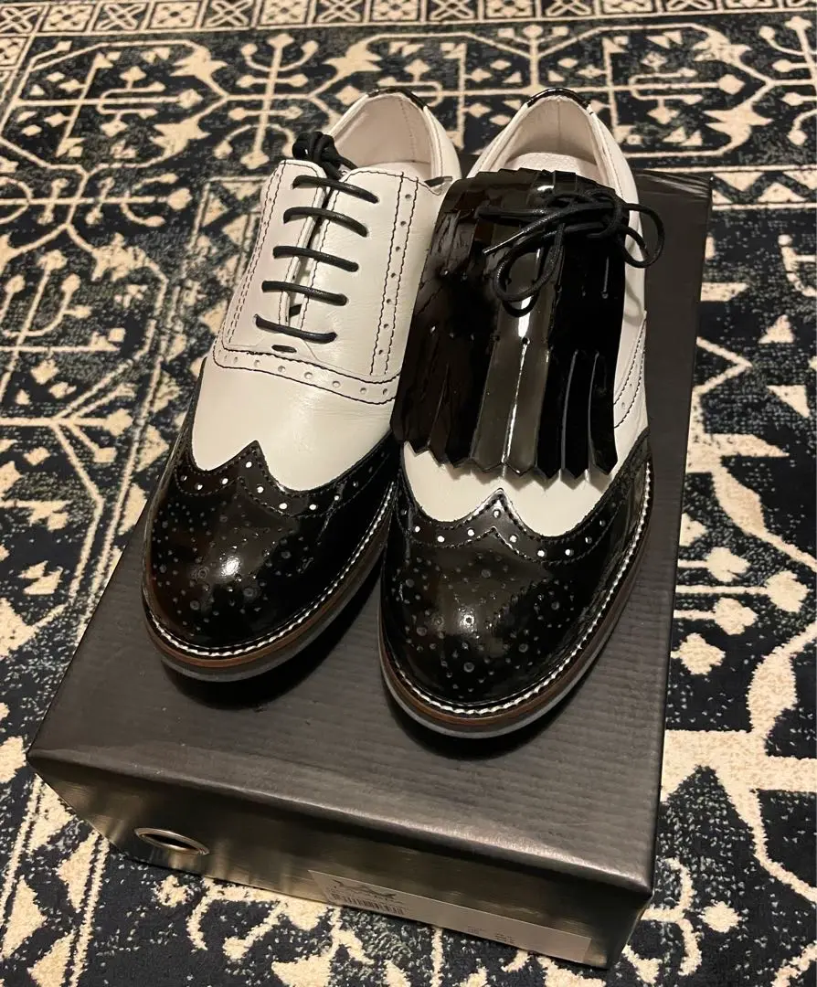 【極美品】LAMBDA ラムダ IMOLA イモラ スパイクレス ゴルフシューズ 軽くて柔らかいのに、見た目は正統派スパイクレス】LAMBDA