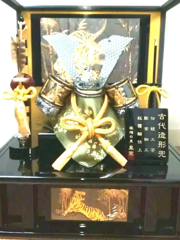 兜(古代造形兜)8号 中古品 No.24085 飾兜 式正8号 金小札朱赤糸縅 長鍬形 御龍前立【限定品