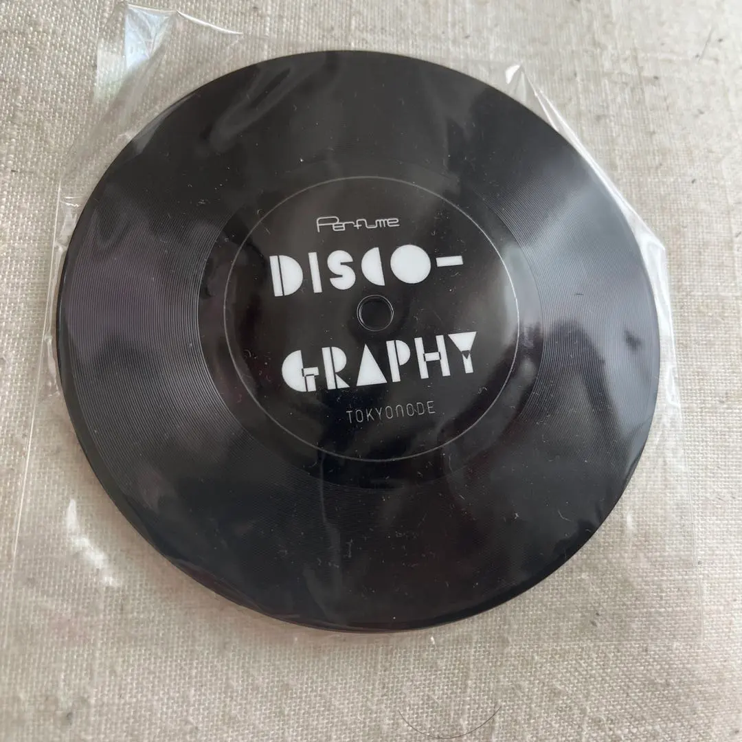 Perfume disco-graphy フォンタブストラップ、ミラー Perfume Disco-Graphy 25年の軌跡と奇跡」オリジナルグッズ発売