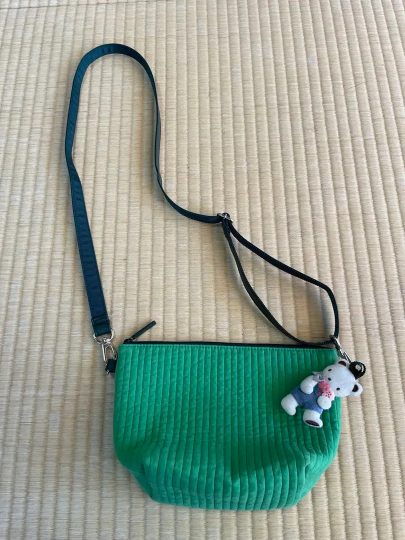 familiar × pionunnal  POP ショルダーバッグ　新品未使用 pionunnal × familiar／POP(ポップ)【8/1(木) 10:00販売開始】