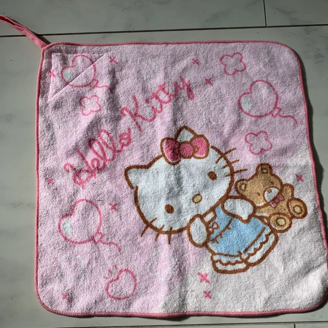 【全新未使用】Hello Kitty 附帶掛環毛巾 粉色 有姓名填寫欄 的縮圖