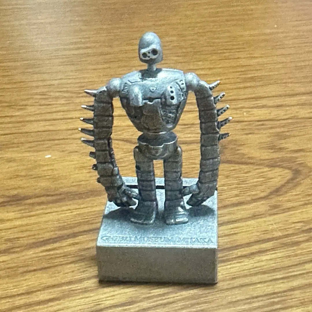 ラピュタ　ロボット兵　2点セット　アクセサリートレーとカードスタンド Amazon | ラピュタ ロボット兵 2点セット アクセサリートレーと
