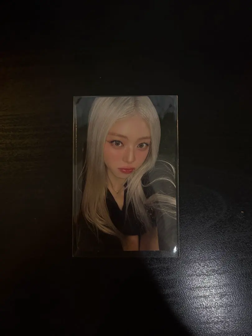 Thumbnail of ITZY Yuna trading card