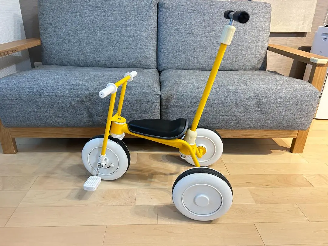 (週末セール)【美品】無印良品　三輪車 無印良品 三輪車 復刻版 レッド｜おもちゃレンタル｜relashTOKYO