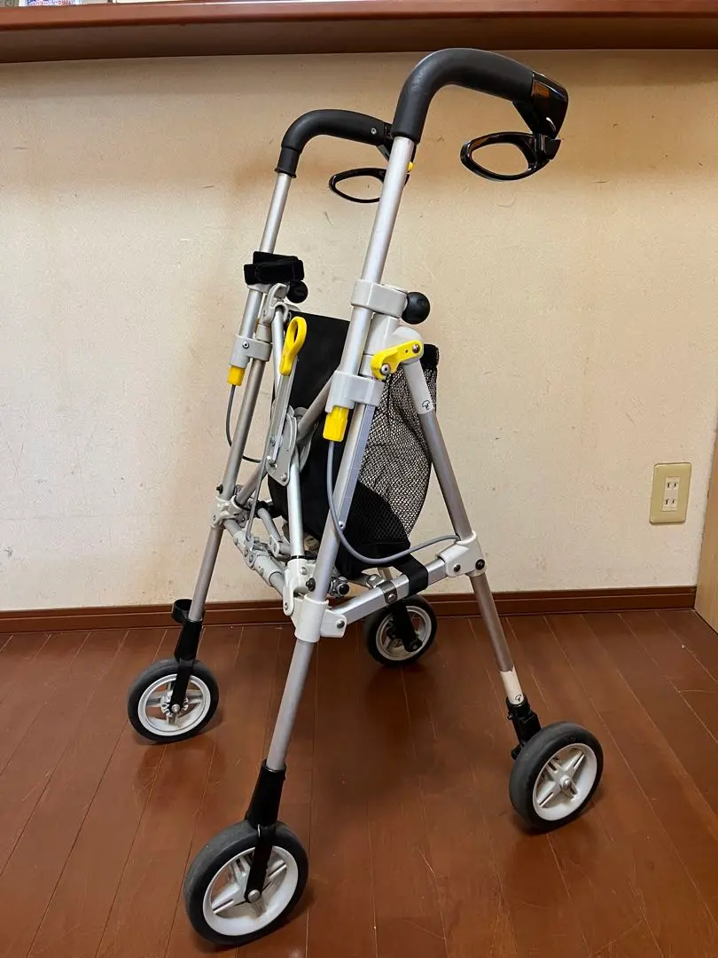 【美品】歩行器　小型軽量　ヘルシーワン　HEALTHY1 　TR75 歩行器・杖「ヘルシーワンT-R 75」（象印ベビー／四輪歩行器／A