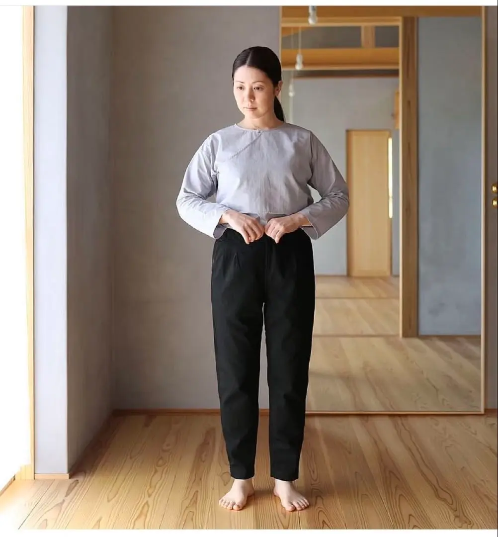 【未使用】えみおわす　タックパンツ　帆布 2025年最新】えみおわす タックパンツの人気アイテム - メルカリ