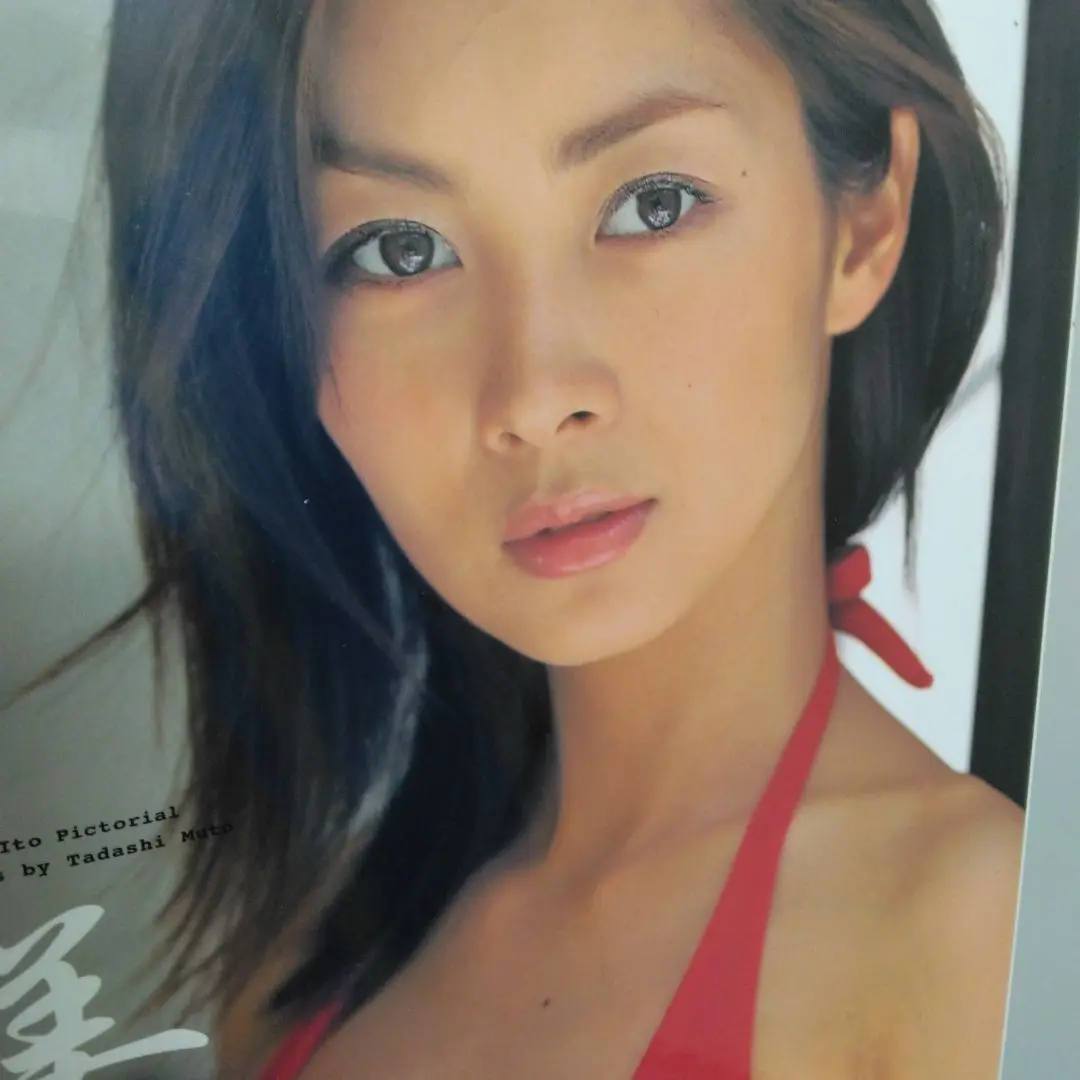 Amazon.co.jp: 伊東美咲 写真集貴重なグラビアBOMB特別編集