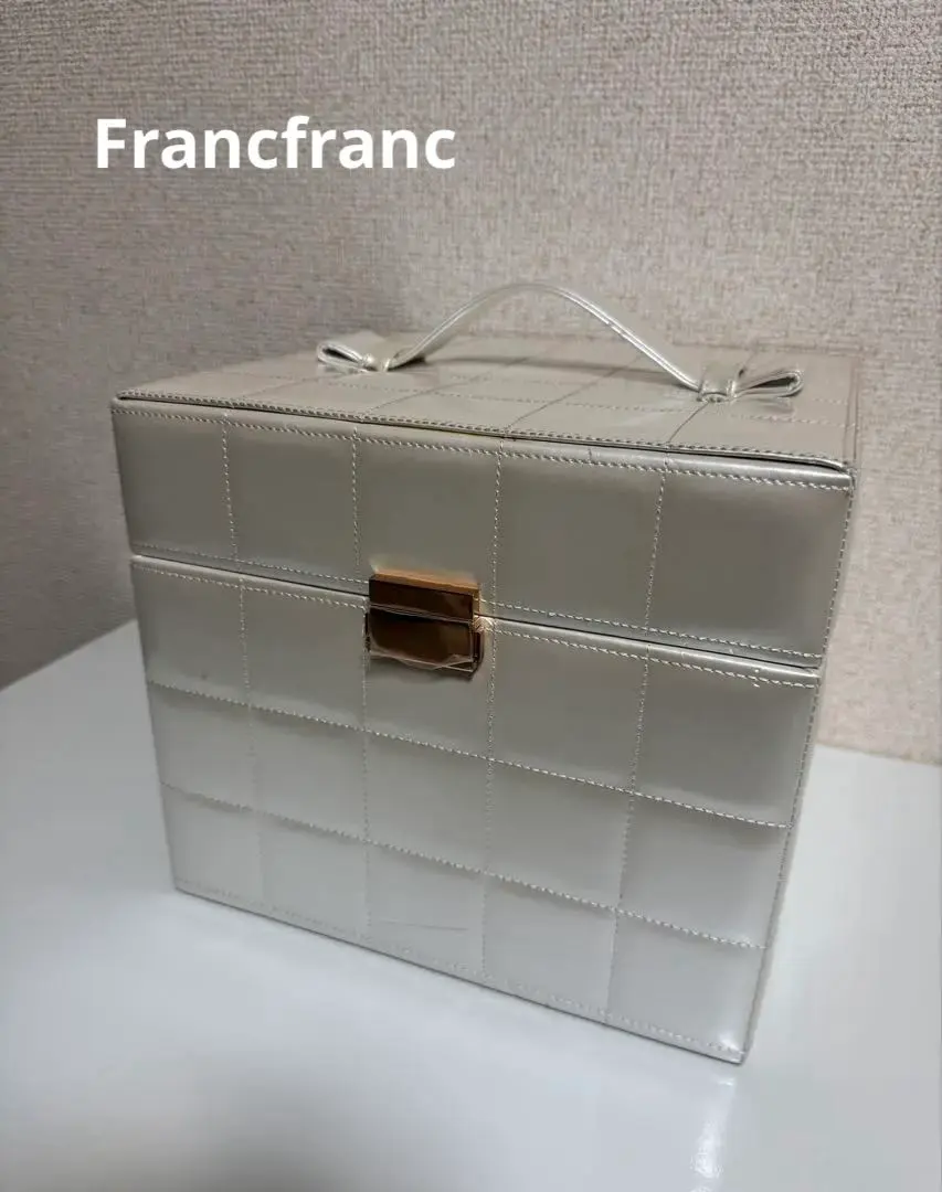 Thumbnail of Francfranc Pearl White Quilted Makeup Storage Box